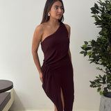Vestido único borgoña