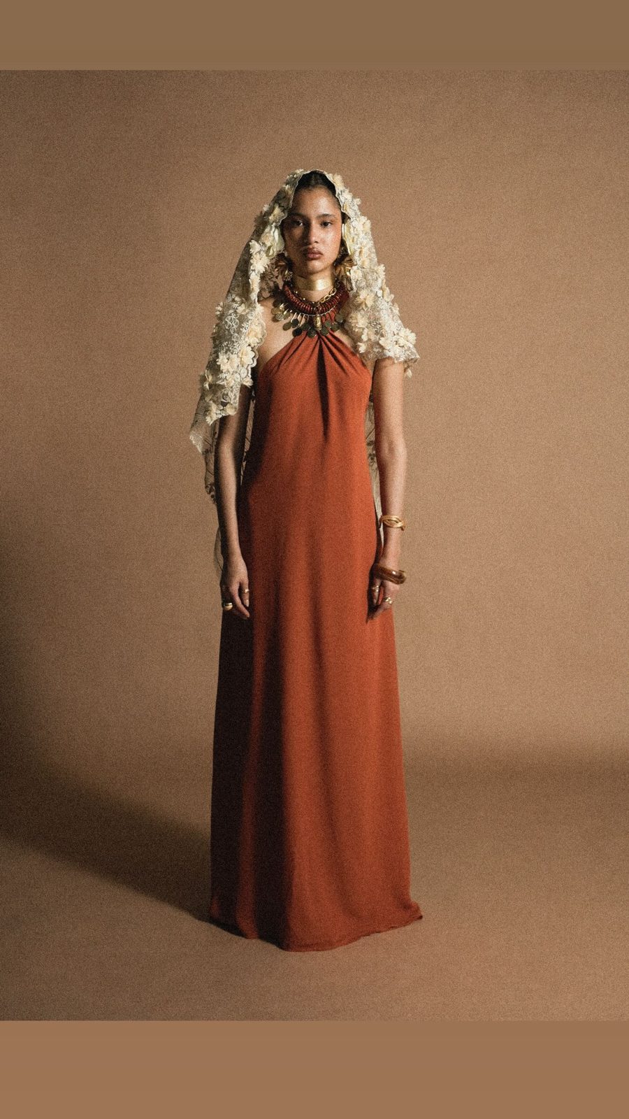 Vestido naranja halter de la campaña María la Latina